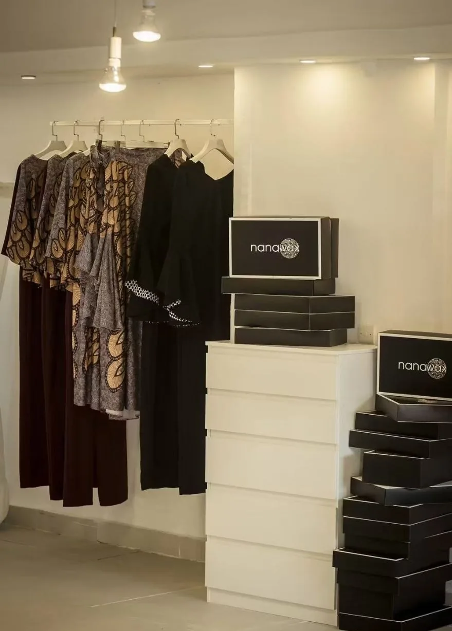 Boutique Nanawax : coffrets noirs au logo et portant