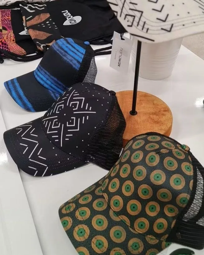 Casquettes à motifs bogolan